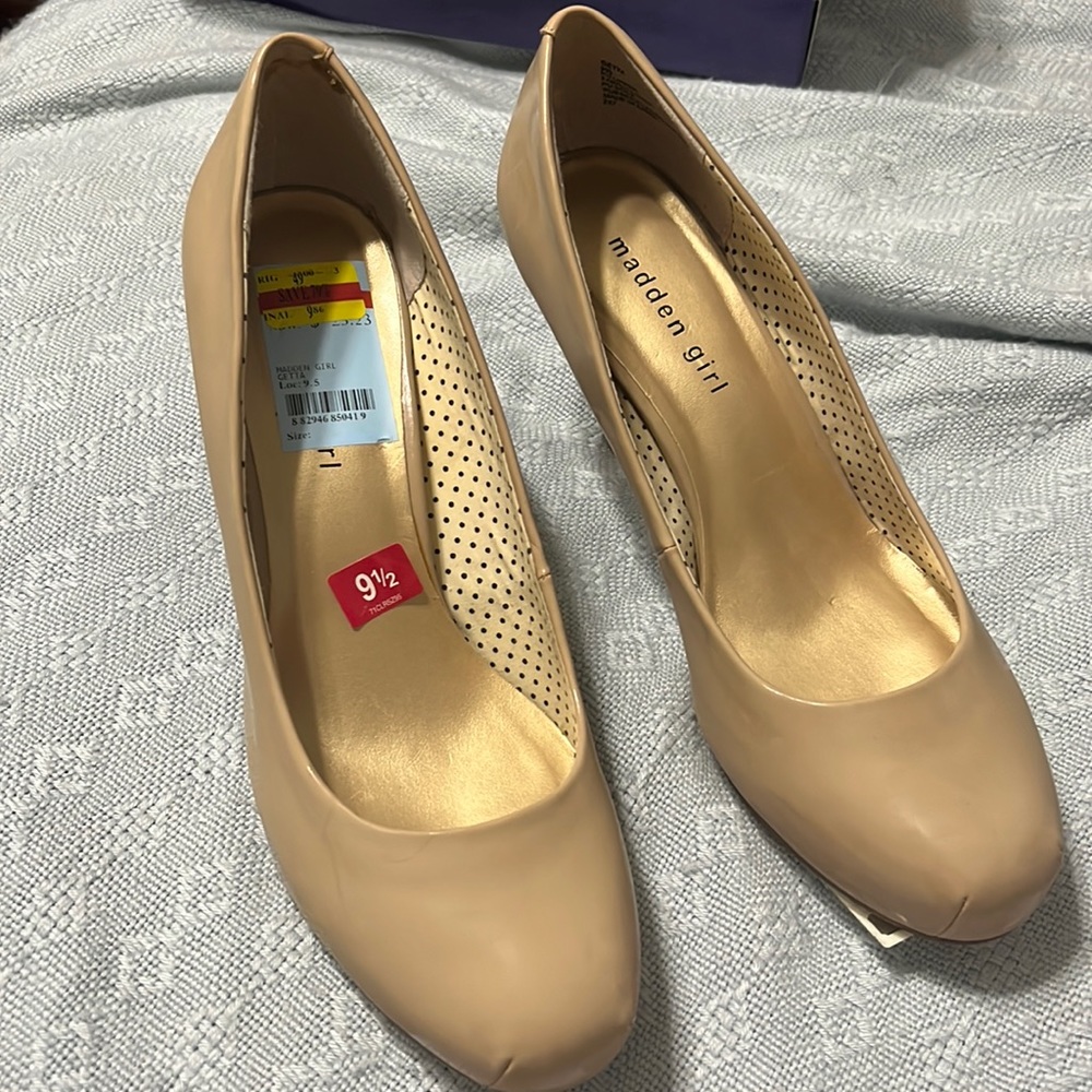 Madden Girl tan pumps